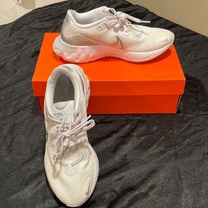 New Nike Renew Run Women Shoes White Pure Platinum Silver CK6360-003